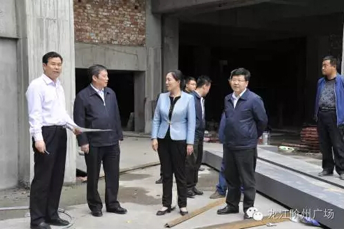 市長(zhǎng)陳青，副市長(zhǎng)王月成陪同省電力投資集團(tuán)公司總經(jīng)理李輝一行深入階州廣場(chǎng)視察