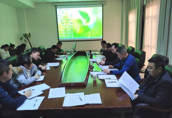 隴南市龍江城鄉(xiāng)發(fā)展集團(tuán)公司召開(kāi)黨委中心組理論學(xué)習(xí)(擴(kuò)大)會(huì)議