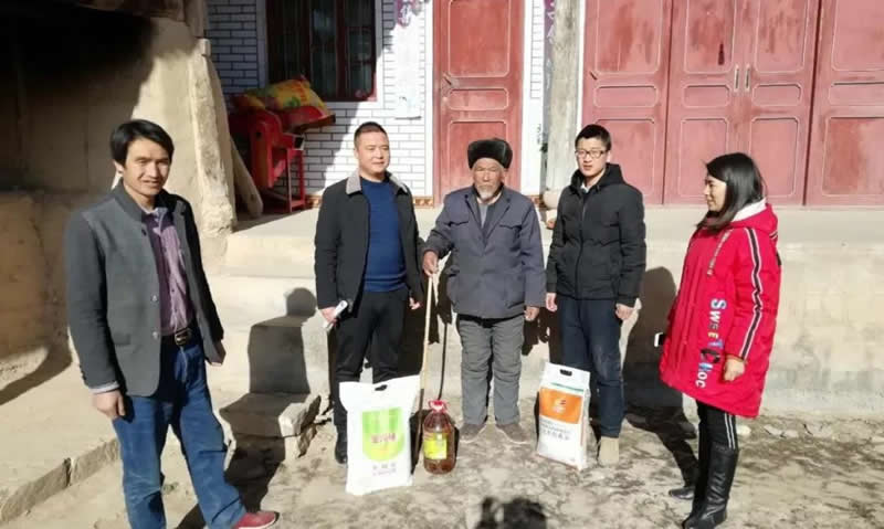 堅持精準幫扶，合力脫貧攻堅——市龍江城鄉(xiāng)發(fā)展集團、隴南太平洋財險公司聯(lián)合開展幫扶文縣橋頭鎮(zhèn)安子坡村2019年春節(jié)慰問活動