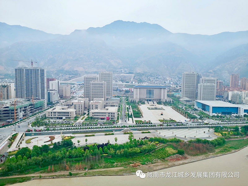 匠心傾注、喜封金頂——龍江?雙子座商住小區(qū)主體順利封頂