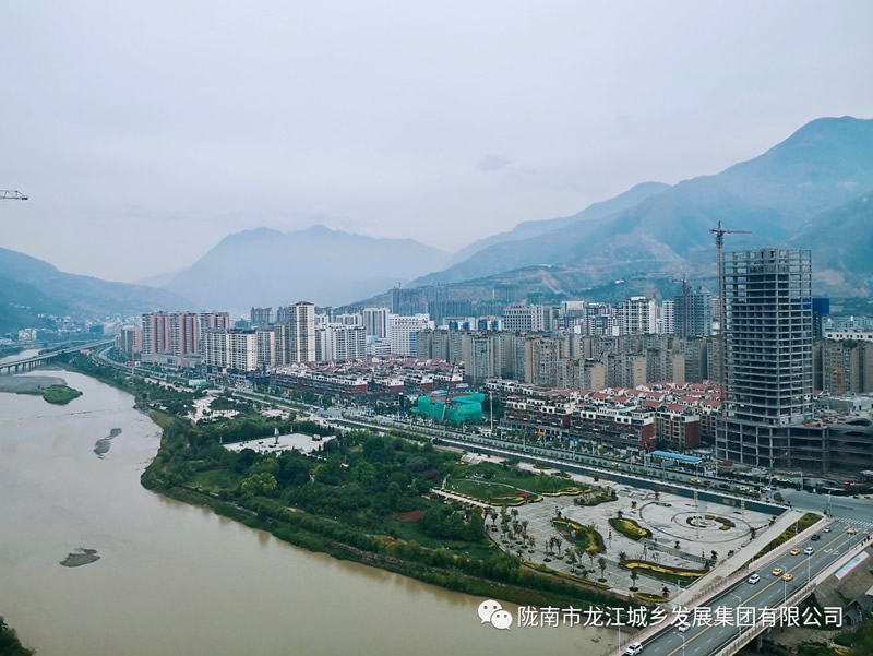 匠心傾注、喜封金頂——龍江?雙子座商住小區(qū)主體順利封頂