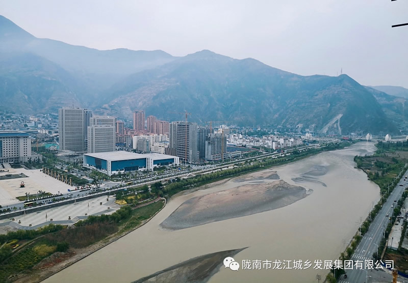 匠心傾注、喜封金頂——龍江?雙子座商住小區(qū)主體順利封頂