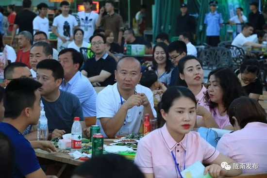 好嗨喲！隴南第一屆青島啤酒節(jié)開幕啦，為期8天