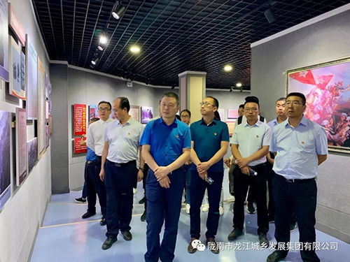 市龍江城鄉(xiāng)發(fā)展集團黨委開展“不忘初心、牢記使命”紀念建黨98周年主題黨日活動