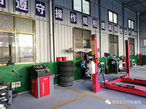 金錘鈑金，銀槍噴漆！龍江汽修值得信賴！