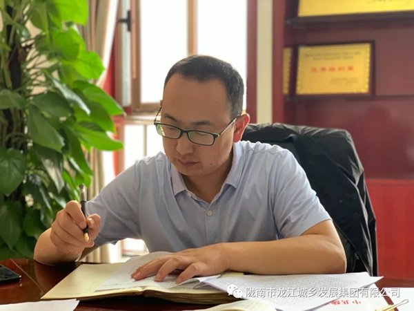 市龍江集團(tuán)“不忘初心、牢記使命”主題教育讀書班舉行結(jié)班式