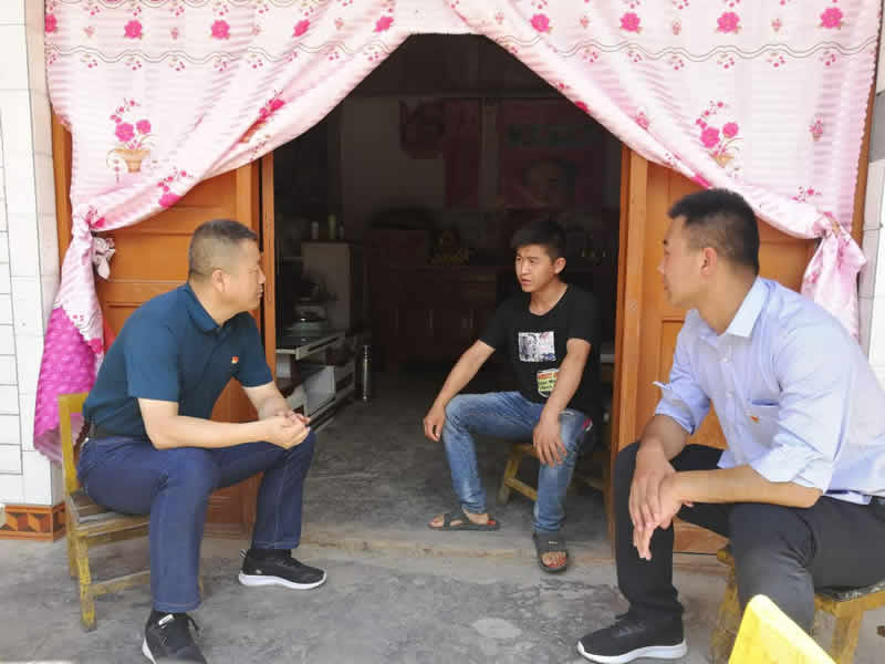 “感黨恩、憶黨史”，--市龍江城鄉(xiāng)發(fā)展集團公司開展慶祝建黨99周年主題黨日活動